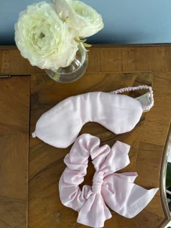 Djerf Avenue Angel Bow Scrunchie Pink Outlet