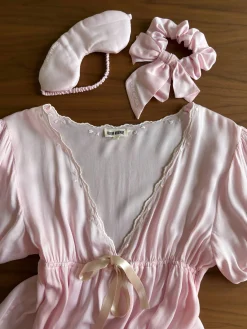Djerf Avenue Angel Sleeping Mask Pink