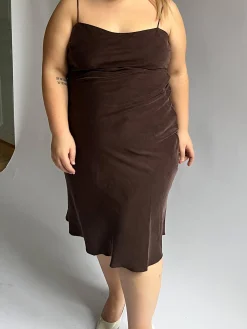Djerf Avenue Dream Dress Midi Dark mocha Online