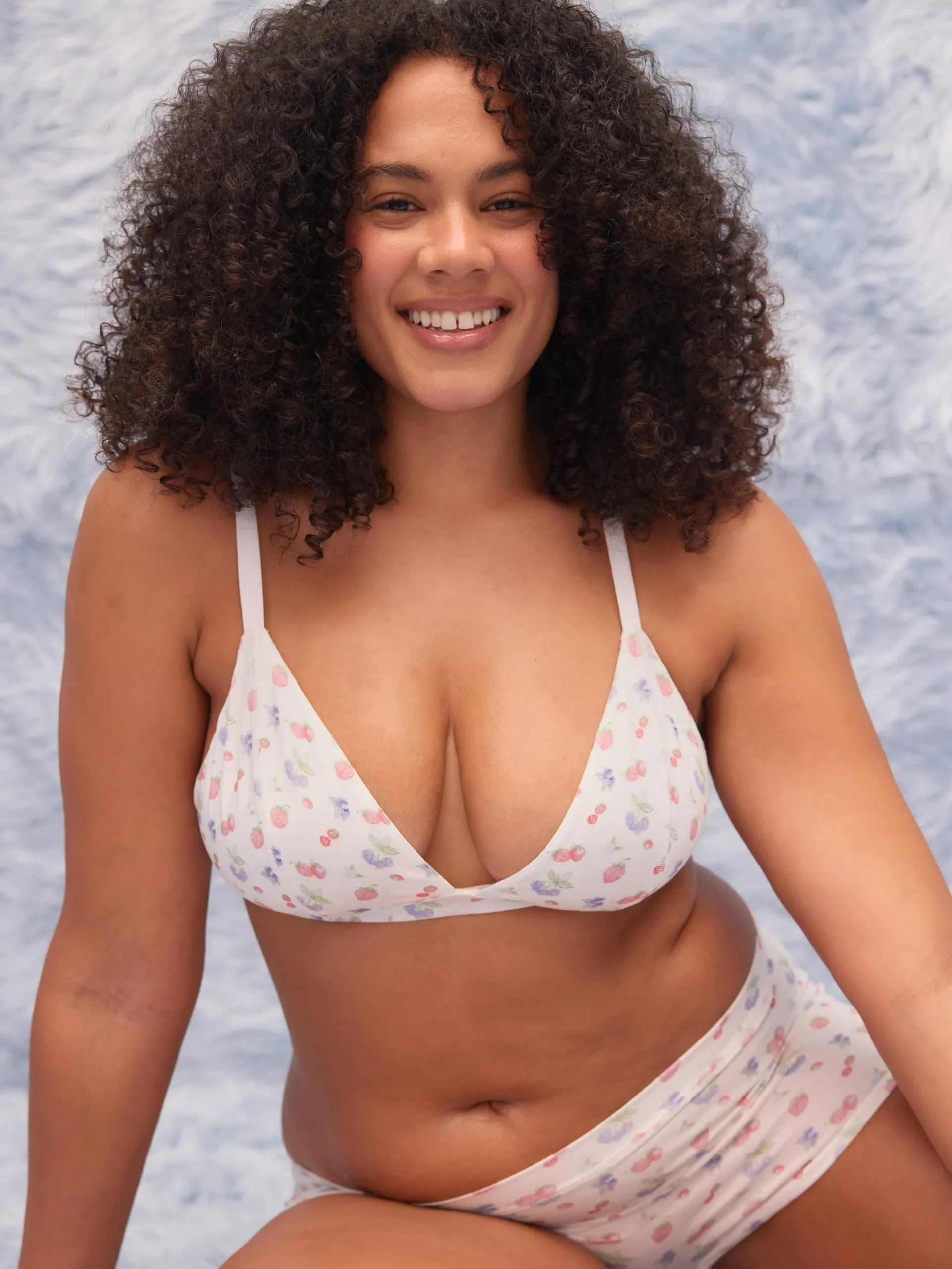 Djerf Avenue Go Close Triangle Bralette Summer Berries Hot