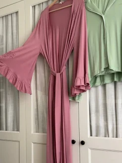 Djerf Avenue Go Slow Embroidered Robe Dusty Pink