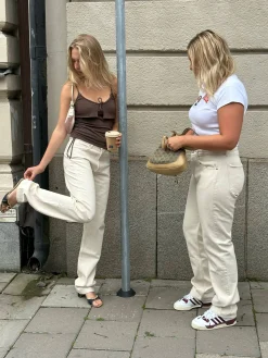 Djerf Avenue Relaxed Jeans Cream - Tall Sale