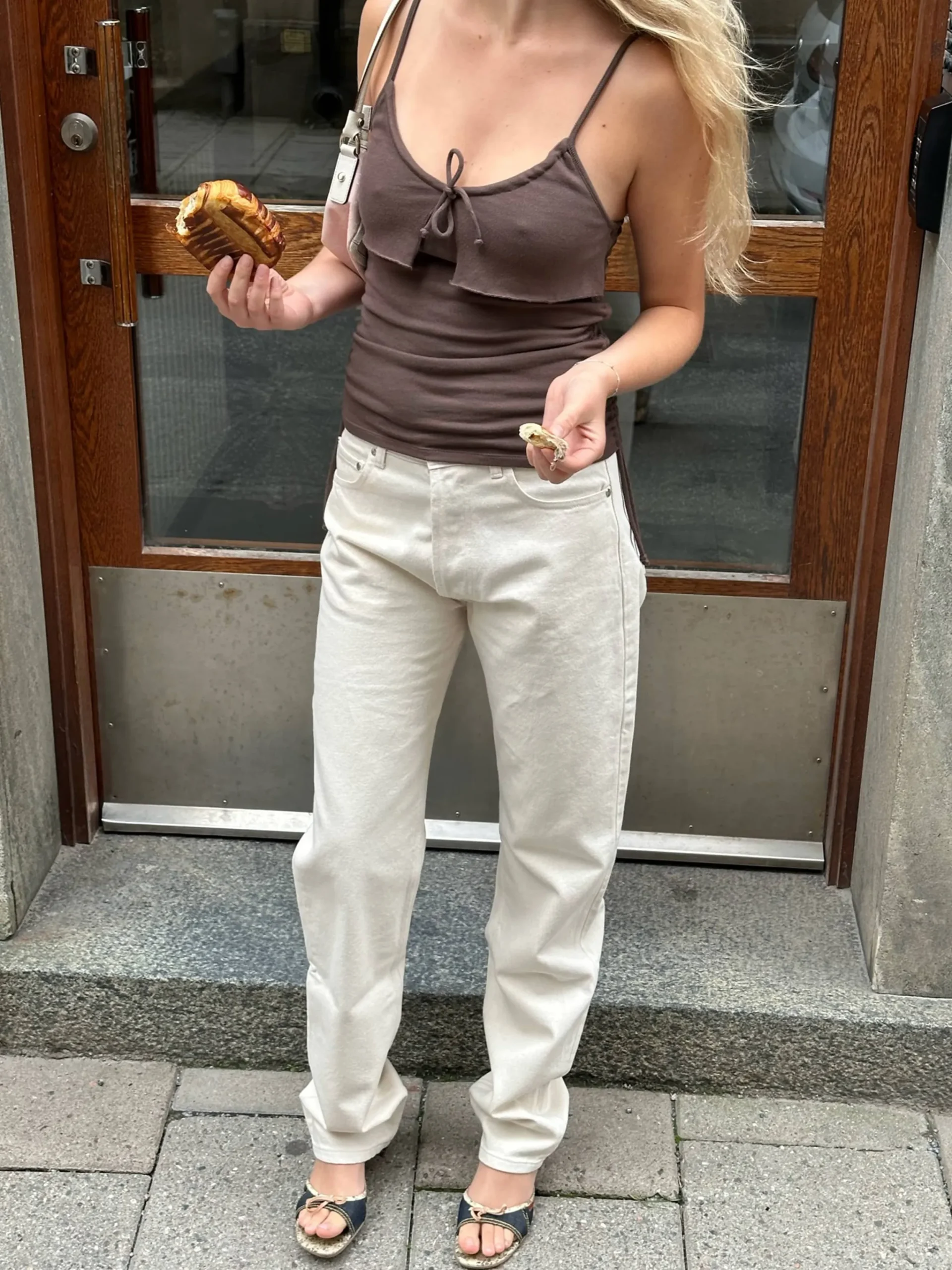 Djerf Avenue Relaxed Jeans Cream - Tall Sale
