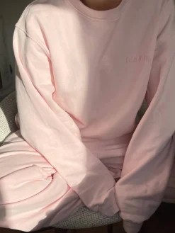 Djerf Avenue Staple Sweatshirt Baby Pink Outlet
